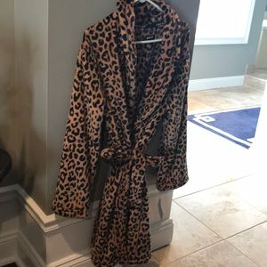 BNWT DKNY S/M leopard robe
